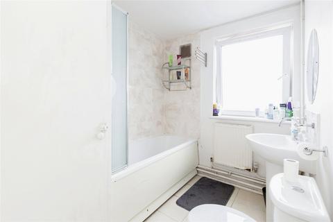 3 bedroom flat for sale, Cheadle House, Copenhagen Place, Poplar, London, E14