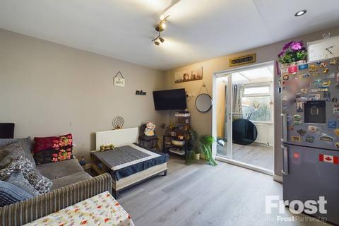 3 bedroom terraced house for sale, Nene Gardens, Feltham, Middlesex, TW13