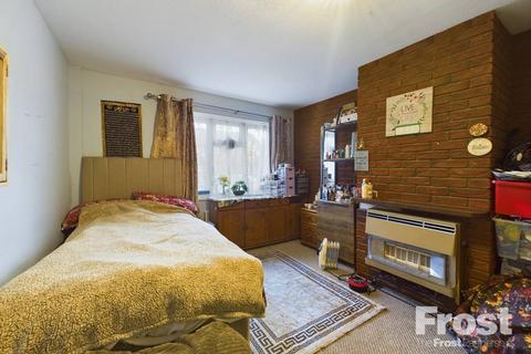 3 bedroom terraced house for sale, Nene Gardens, Feltham, Middlesex, TW13