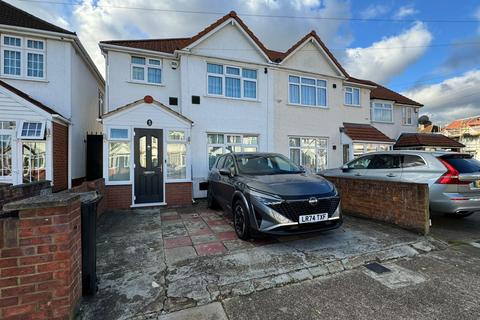 4 bedroom semi-detached house to rent, Hinton Avenue, Hounslow, Greater London, TW4