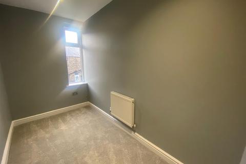 2 bedroom terraced house to rent, South Street, Mirfield