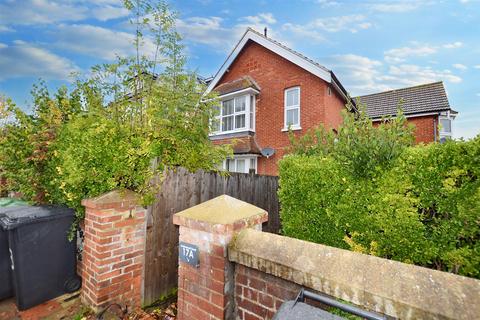 2 bedroom maisonette to rent, Bedfordwell Road, Eastbourne