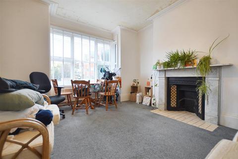 2 bedroom maisonette to rent, Bedfordwell Road, Eastbourne