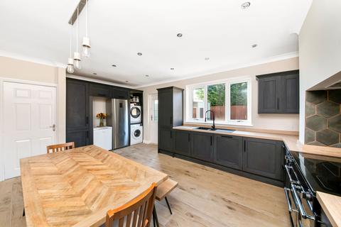 16 Brooklands Avenue, Walton, Wakefield, WF2 6LX