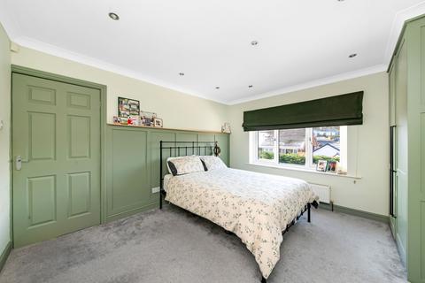 16 Brooklands Avenue, Walton, Wakefield, WF2 6LX