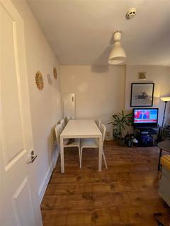 Studio to rent, Spring Street, W2 3RA