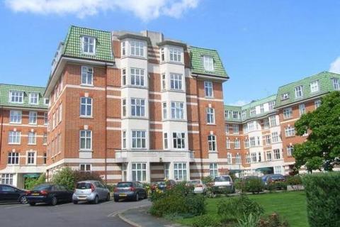 4 bedroom flat to rent, Haven Green Court, Ealing, W5