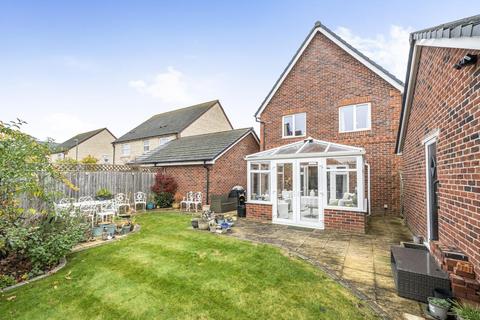 22 Bartone Place, Thame, OX9 3ED