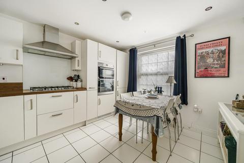 22 Bartone Place, Thame, OX9 3ED