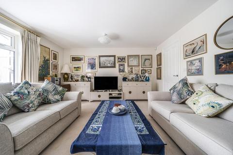 22 Bartone Place, Thame, OX9 3ED