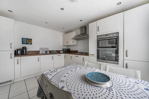 22 Bartone Place, Thame, OX9 3ED