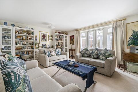 22 Bartone Place, Thame, OX9 3ED