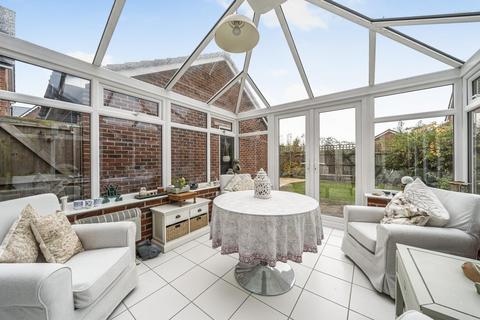 22 Bartone Place, Thame, OX9 3ED
