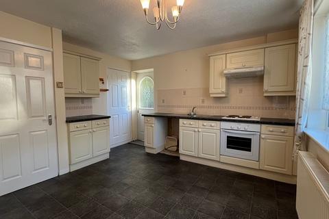 3 bedroom semi-detached house to rent, Egmanton Road, Meden Vale, NG20