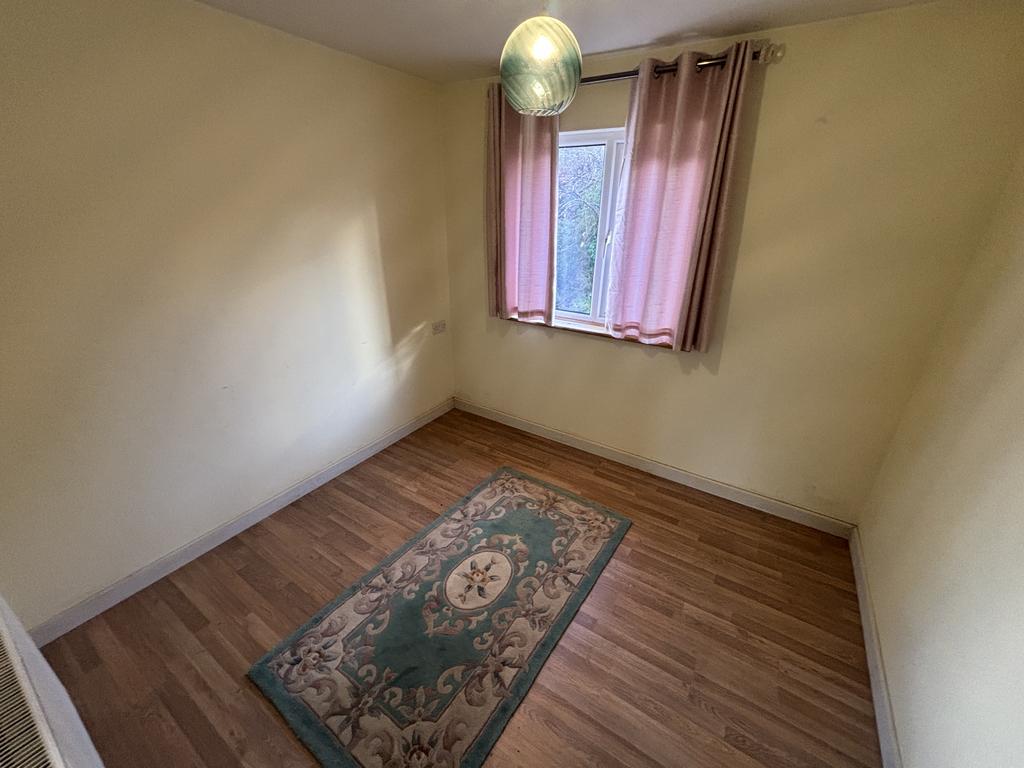 Front bedroom 3