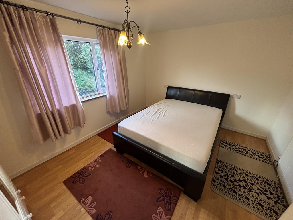 Front bedroom 2