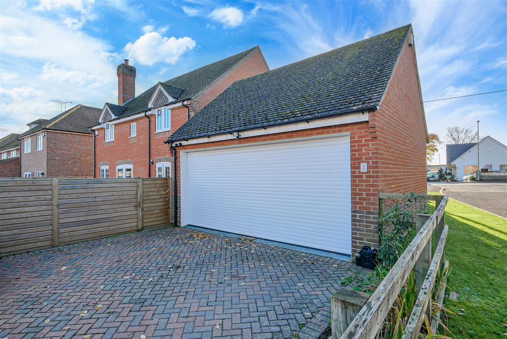 GARAGE &amp; OFF&#61;STREET PARKING