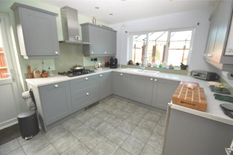 4 bedroom detached house for sale, Stanmore Crescent, Luton, LU3