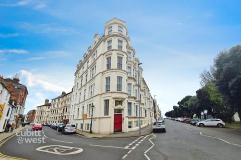 2 bedroom flat to rent, DISCOUNTED DECEMBER MOVE IN Western Parade Southsea PO5