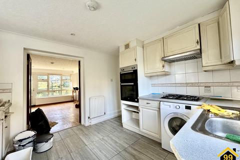 3 bedroom flat to rent, Alexandra Avenue, Harrow, Greater London, HA2