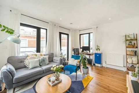 1 bedroom flat for sale, Salisbury Street, London W3