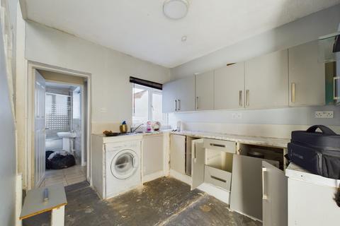 2 bedroom end of terrace house for sale, Barnsley Street, Hull, HU8 7SA