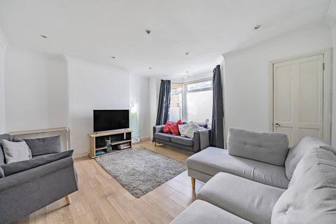 4 bedroom flat to rent, Khama Road, Tooting Broadway, London, SW17