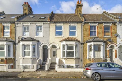 4 bedroom flat to rent, Khama Road, Tooting Broadway, London, SW17