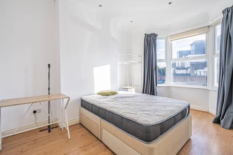 4 bedroom flat to rent, Khama Road, Tooting Broadway, London, SW17