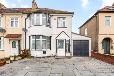 3 bedroom end of terrace house for sale, Norwood Avenue, Romford, RM7