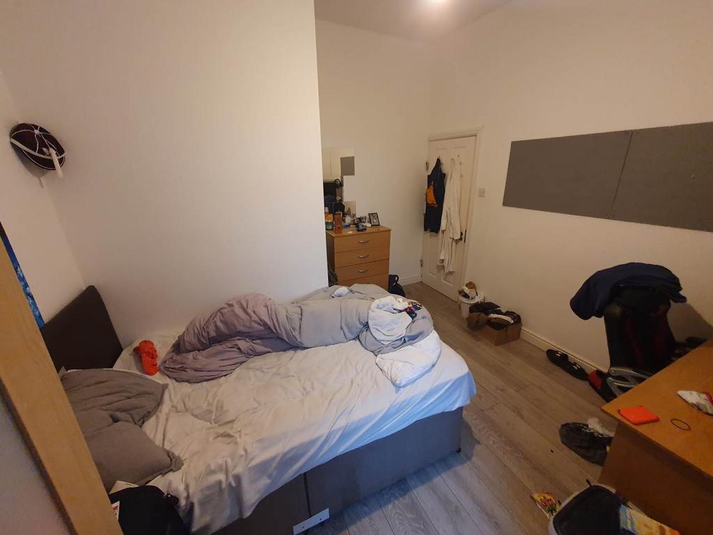 Bedroom 2 (2)