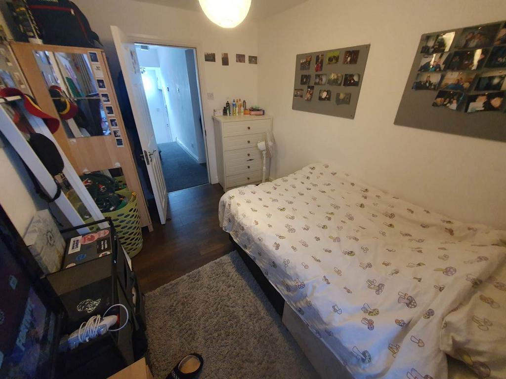 Bedroom 5 (2)