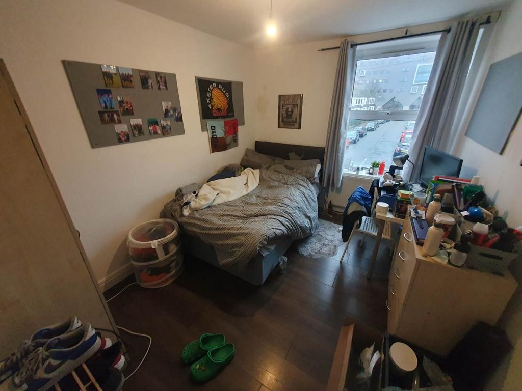 Bedroom 6 (1)