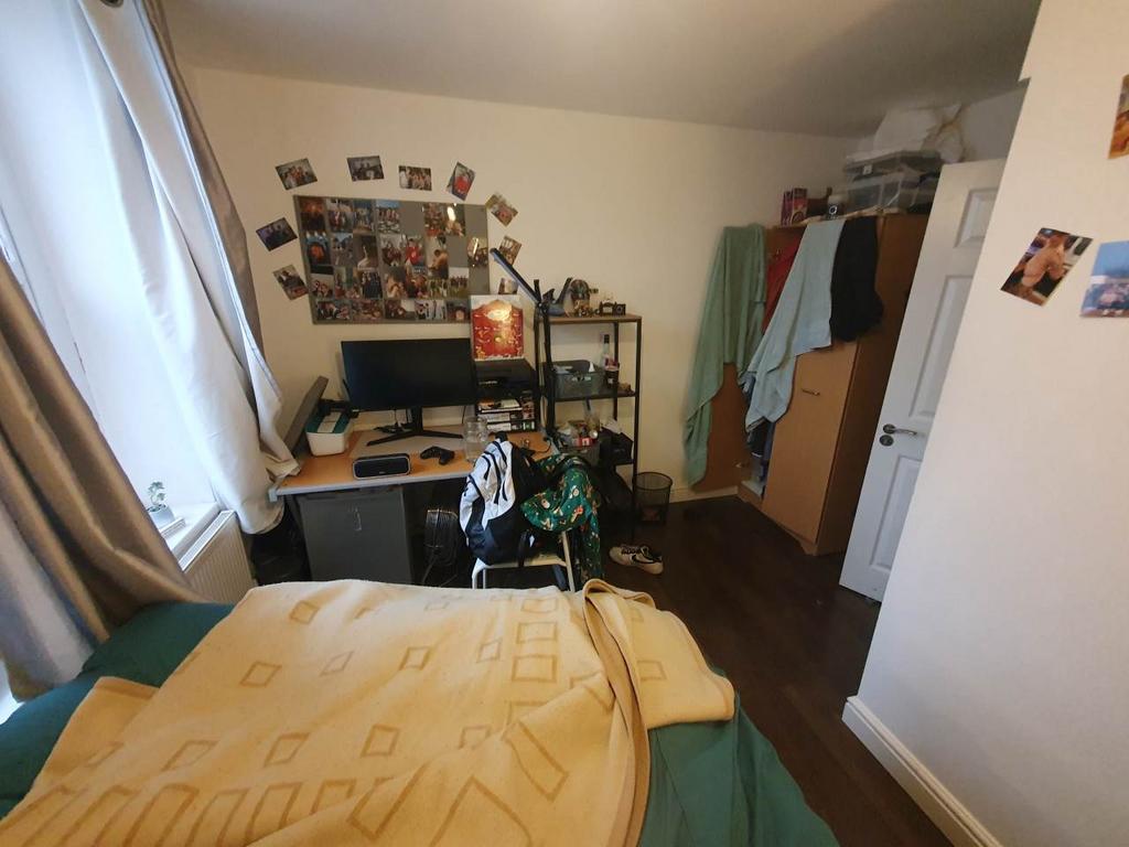 Bedroom 7 (2)