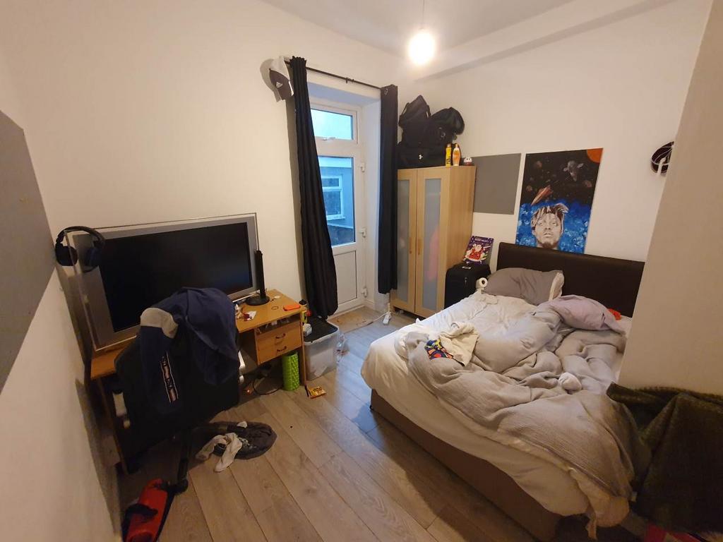 Bedroom 2 (1)