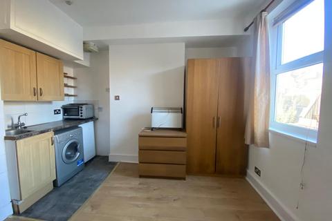 Studio to rent, Dunlace Road, Hackney