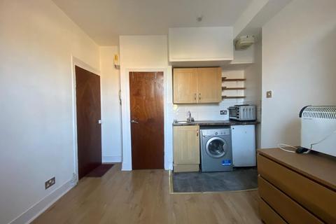 Studio to rent, Dunlace Road, Hackney