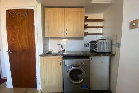 Studio to rent, Dunlace Road, Hackney