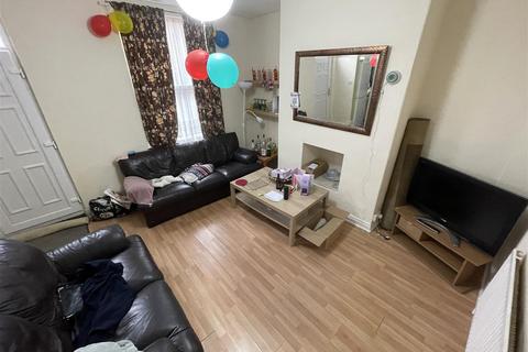 5 bedroom terraced house to rent, Norwood Place, Hyde Park, Leeds, LS6 1DY