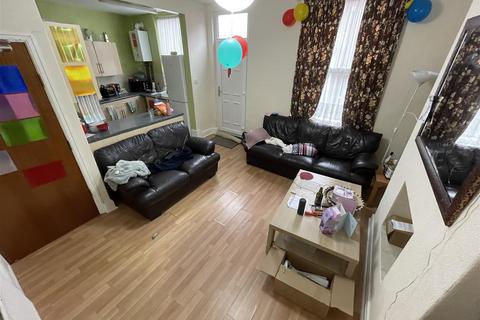 5 bedroom terraced house to rent, Norwood Place, Hyde Park, Leeds, LS6 1DY