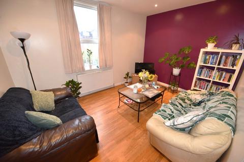 2 bedroom flat to rent, Cardigan Road