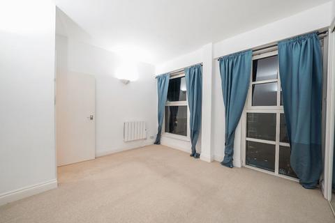 2 bedroom apartment to rent, Quay View Apartments, Canary Wharf, E14