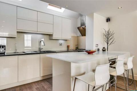 2 bedroom terraced house for sale, Malvern Mews, London