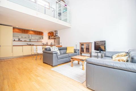 2 bedroom penthouse to rent, Featherstone Street, City of London, EC1Y