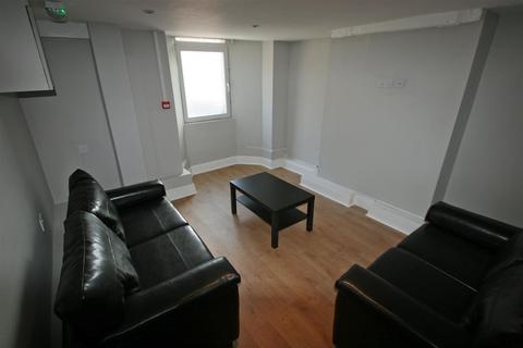 5 bedroom terraced house to rent, Thornville Road, Hyde Park, Leeds, LS6 1JY