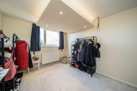 1 bedroom flat for sale, Kingham Close, London SW18