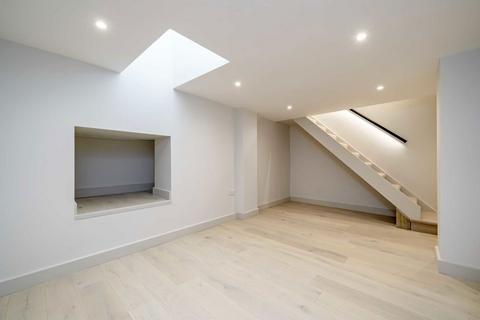 1 bedroom flat for sale, Salisbury Mews, London SW6