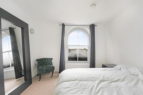 2 bedroom flat for sale, Highbury Grove, N5