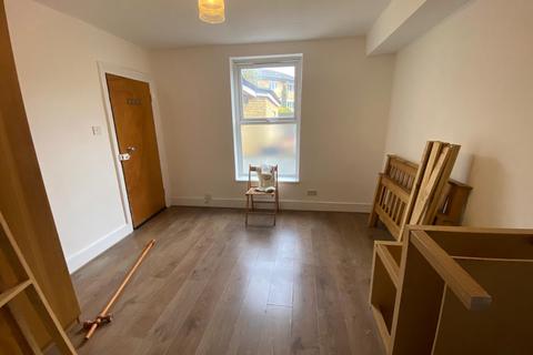 Studio to rent, Clarence Road, London, E5