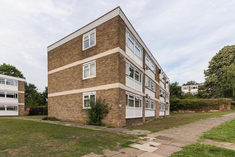 3 bedroom flat to rent, Longmeadow Way, Canterbury